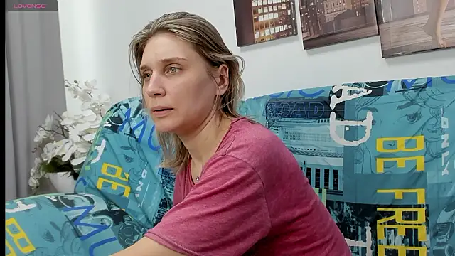 Tenderly_Sophie's cam snapshot