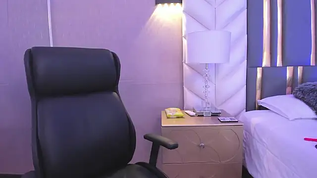 ChloeHarper_ live sex cam