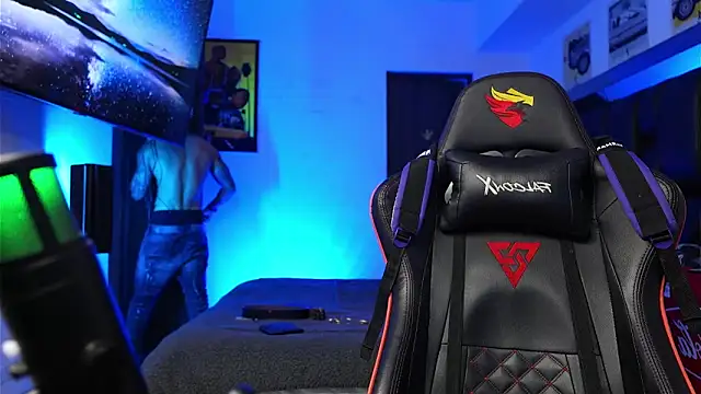 logan_hugh8's cam snapshot