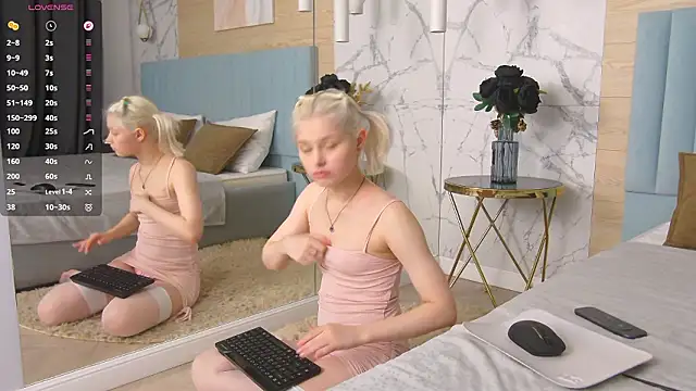 SandyShayes live sex cam