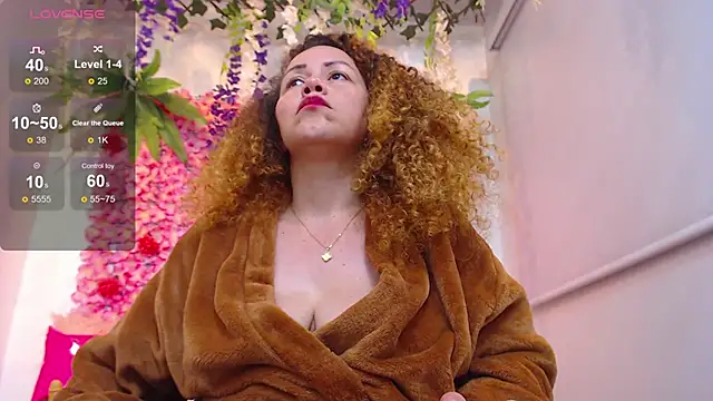 BLONDE_SEXYHOT's cam snapshot