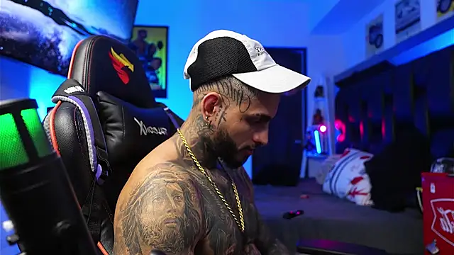 logan_hugh8's cam snapshot