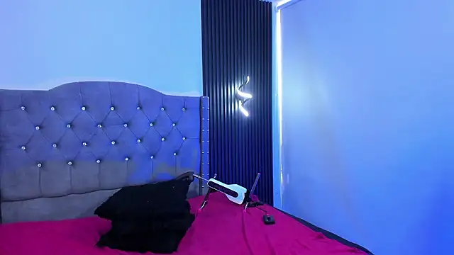 martina_foxy_'s cam snapshot