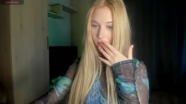 charm_adel's cam snapshot