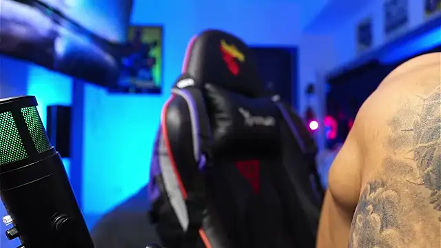 logan_hugh8 live sex cam