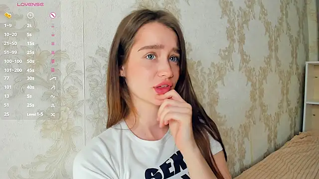 lovelyalivia's cam snapshot