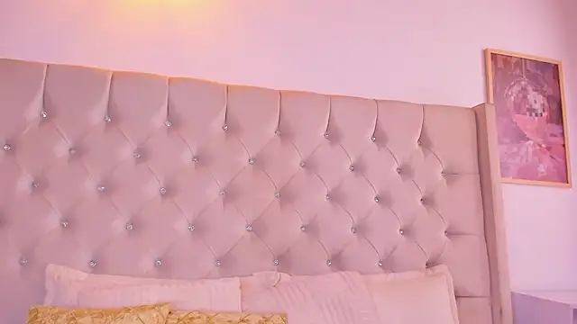 Eloisa_cleavage_'s cam snapshot