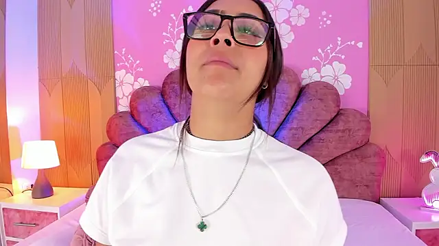 MadisonFox1's cam snapshot