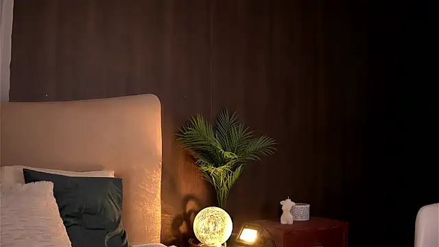 ChloeDevine live sex cam