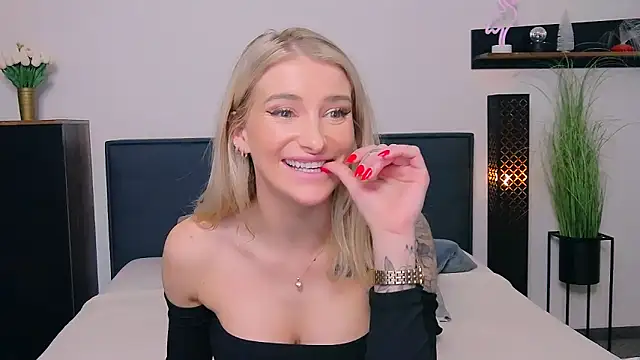 Lia_Benini's cam snapshot