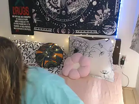 AlienforTwenty live sex cam