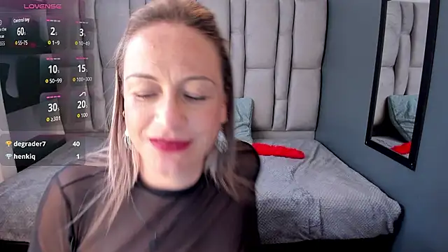 Charlot_milf's cam snapshot