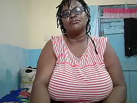 sexy_bigboobss's cam snapshot