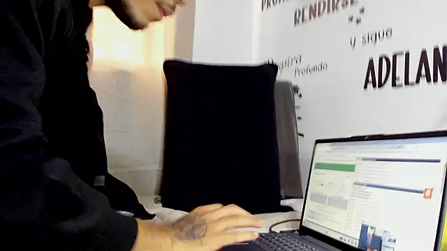 Aronxxs live sex cam