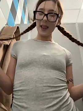 LilluKatten live sex cam