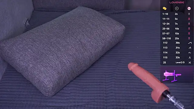 LipDipTalk live sex cam