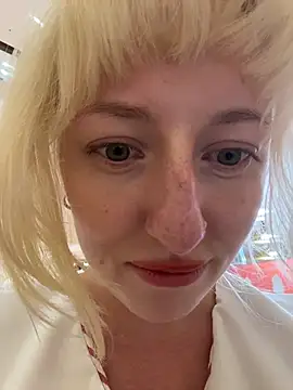 RonnieKiss live sex cam