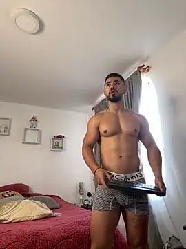 Ezzio_Scolaro live sex cam