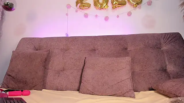 violet_77711's cam snapshot