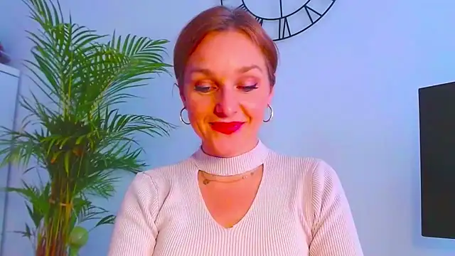 AliciaDesire live sex cam