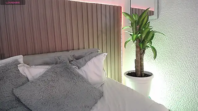 IndieMiller's cam snapshot