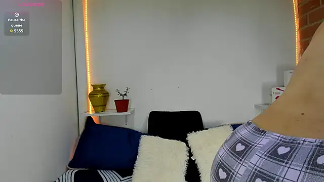 rukminilatin's cam snapshot