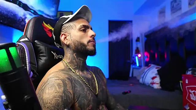 logan_hugh8's cam snapshot