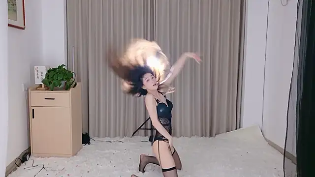 Dancing-Coco12 live sex cam