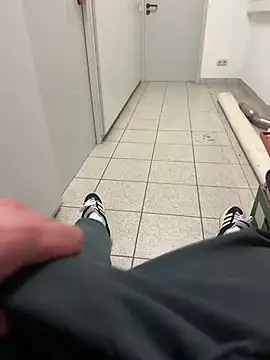 BIGDICK111000 live sex cam