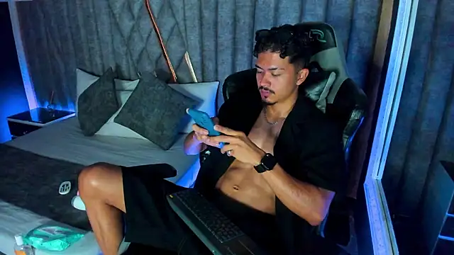 NicolaiKarav live sex cam