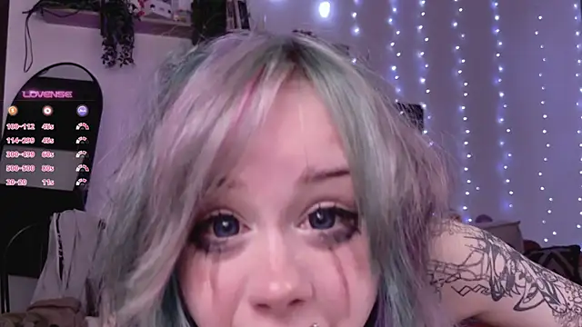 Lollyshy live sex cam