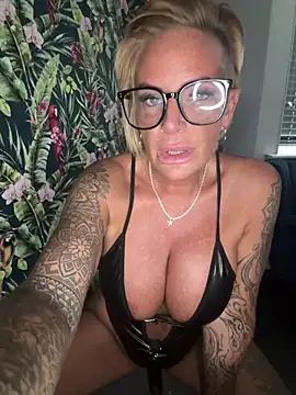 Big-Tits696969's cam snapshot