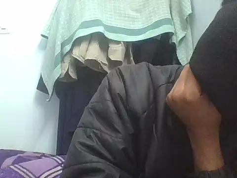 AuntyLover_BhabhiLover_'s cam snapshot