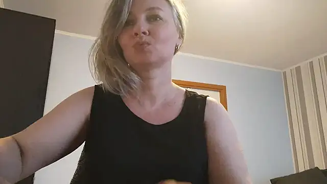 EdithManning's cam snapshot