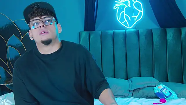 Kamie_SebasDolce live sex cam