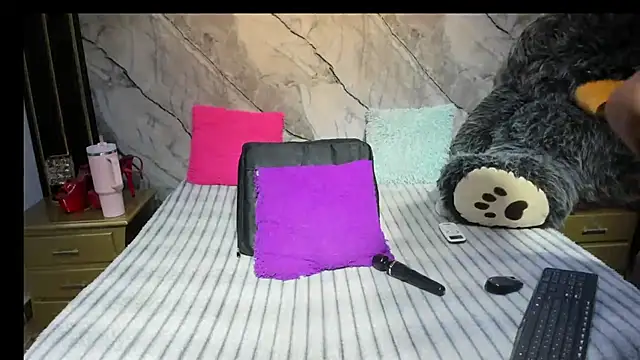 Niyirey1's cam snapshot