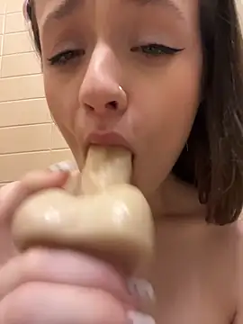 KittyQueeny live sex cam