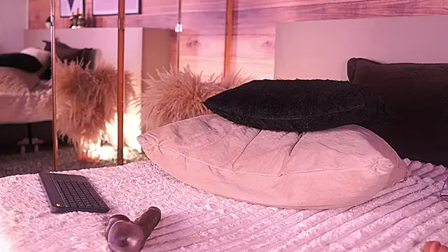 IzzyWild live sex cam