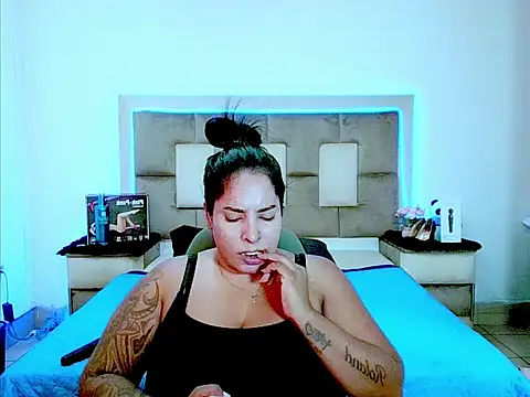 indiantopaz694u's cam snapshot