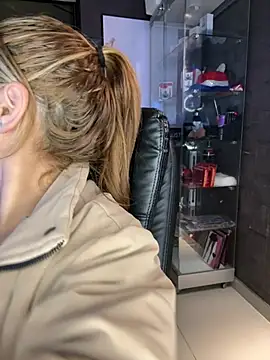 Emiily_W live sex cam