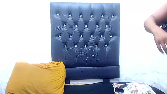 AUGUSTBLOOMxx's cam snapshot