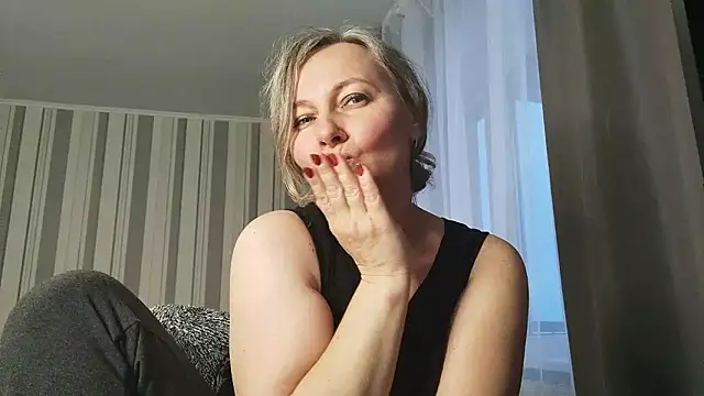 EdithManning's cam snapshot