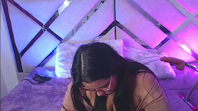 Rousie_'s cam snapshot