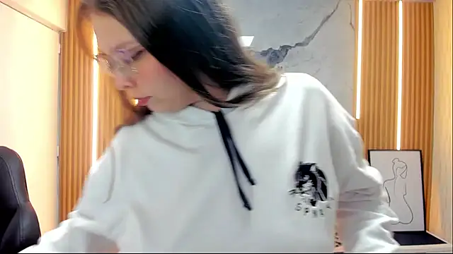 LEYNABRAUN's cam snapshot