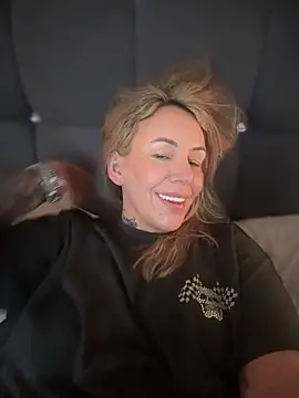 blondebitch2 live sex cam