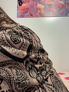 _BellaHotty_'s cam snapshot