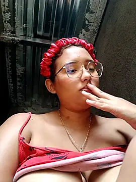 young_dairy01's cam snapshot