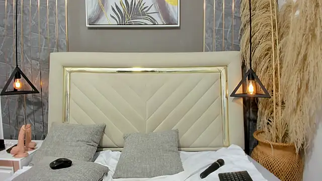 emma_evanss__'s cam snapshot