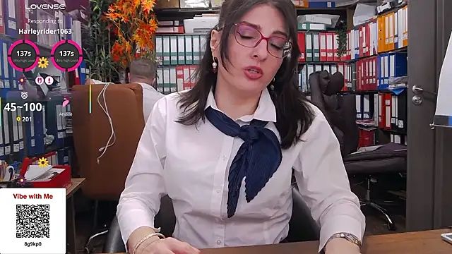 classyladyrellax live sex cam