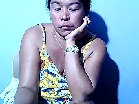 yummytitsxxx168's cam snapshot